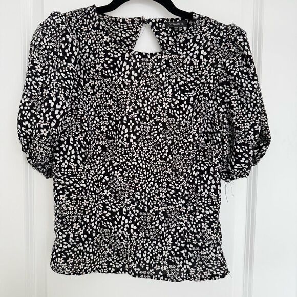 DYNAMITE | Puffed sleeve open back floral blouse - Picture 1 of 9